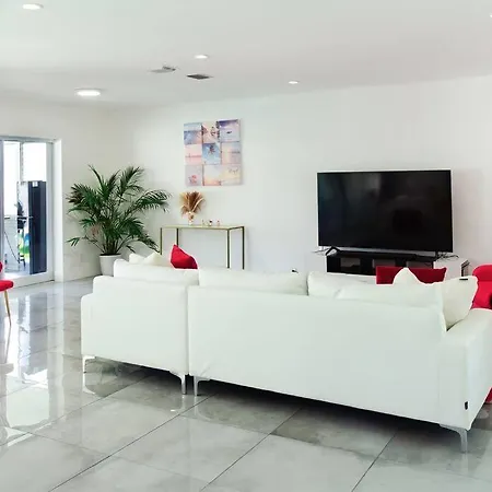 Luxurious & Modern Open Floor Plan Heated Pool Villa Hollywood Exterior photo