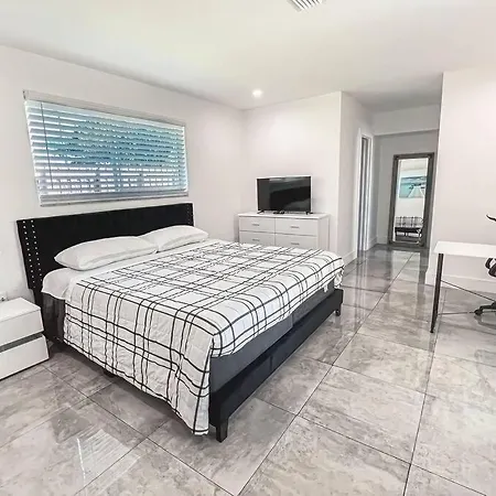 Luxurious & Modern Open Floor Plan Heated Pool Villa Hollywood Exterior photo