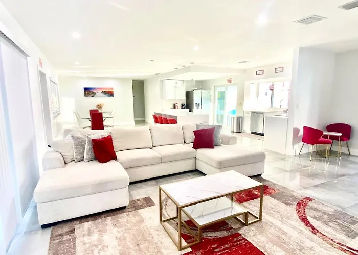 Luxurious & Modern Open Floor Plan Heated Pool Villa