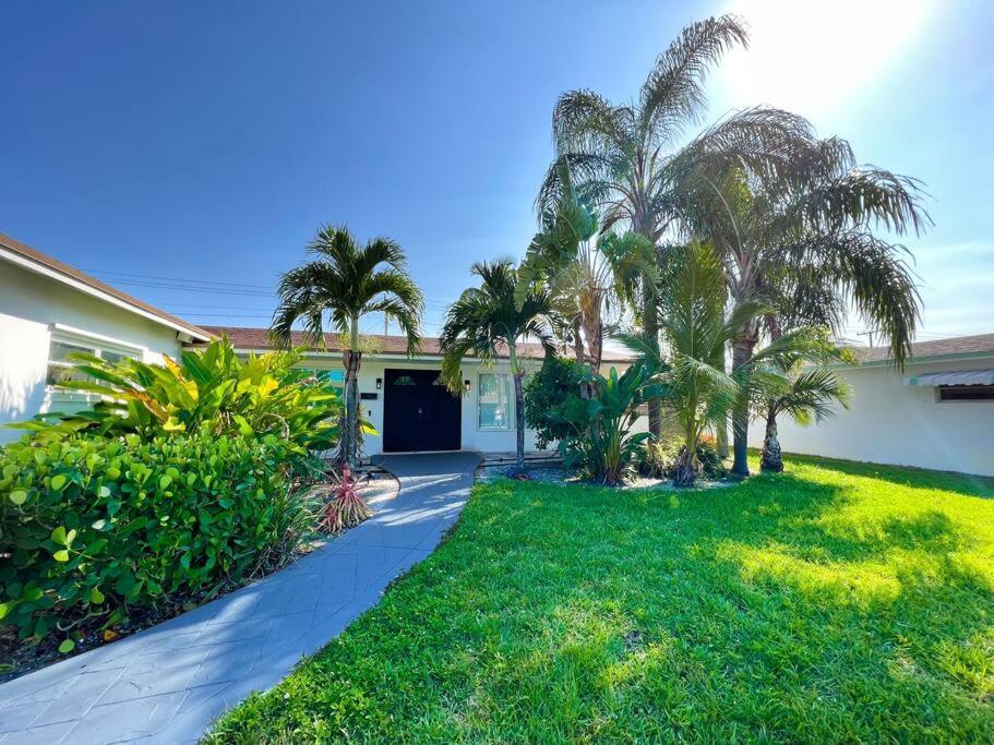 Luxurious & Modern Open Floor Plan Heated Pool Villa *