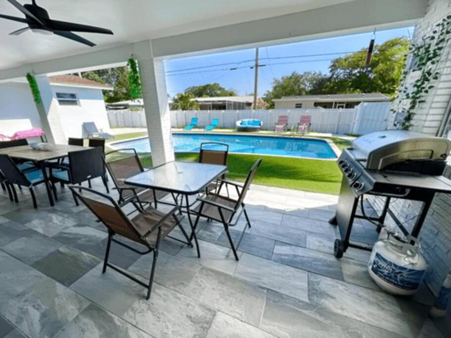 Luxurious & Modern Open Floor Plan Heated Pool Villa *
