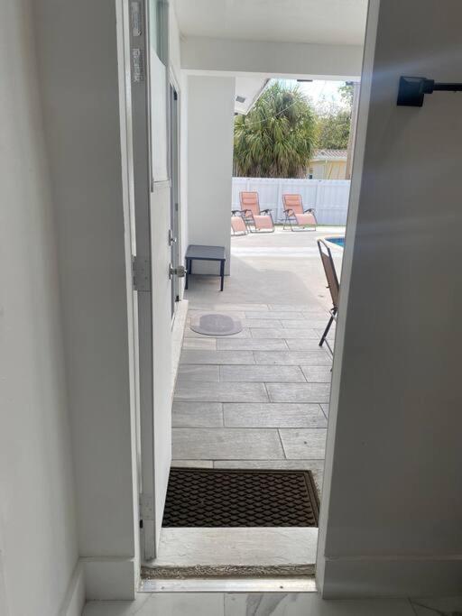 Luxurious & Modern Open Floor Plan Heated Pool * Hollywood