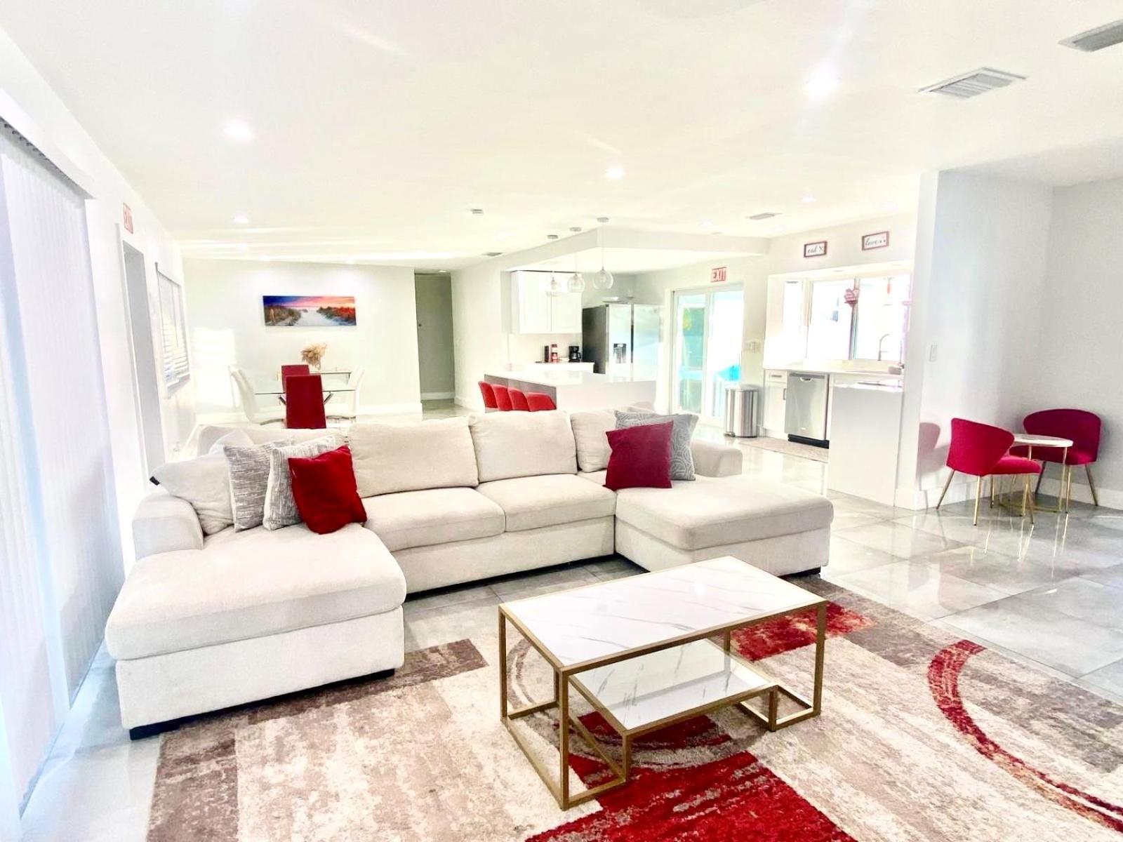 Villa Luxurious & Modern Open Floor Plan Heated Pool *